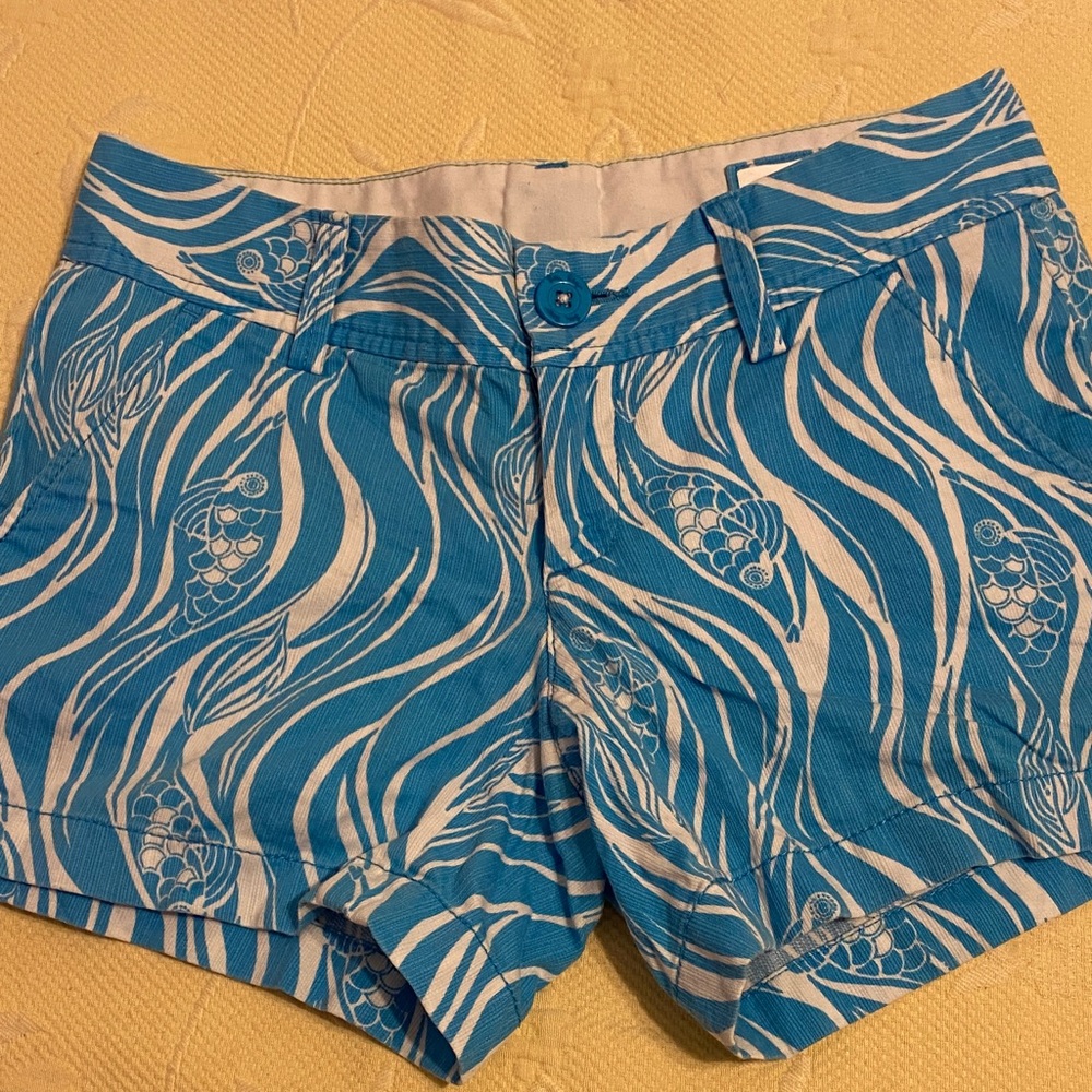 Lilly Pulitzer Blue and White Patterned Women's Shorts